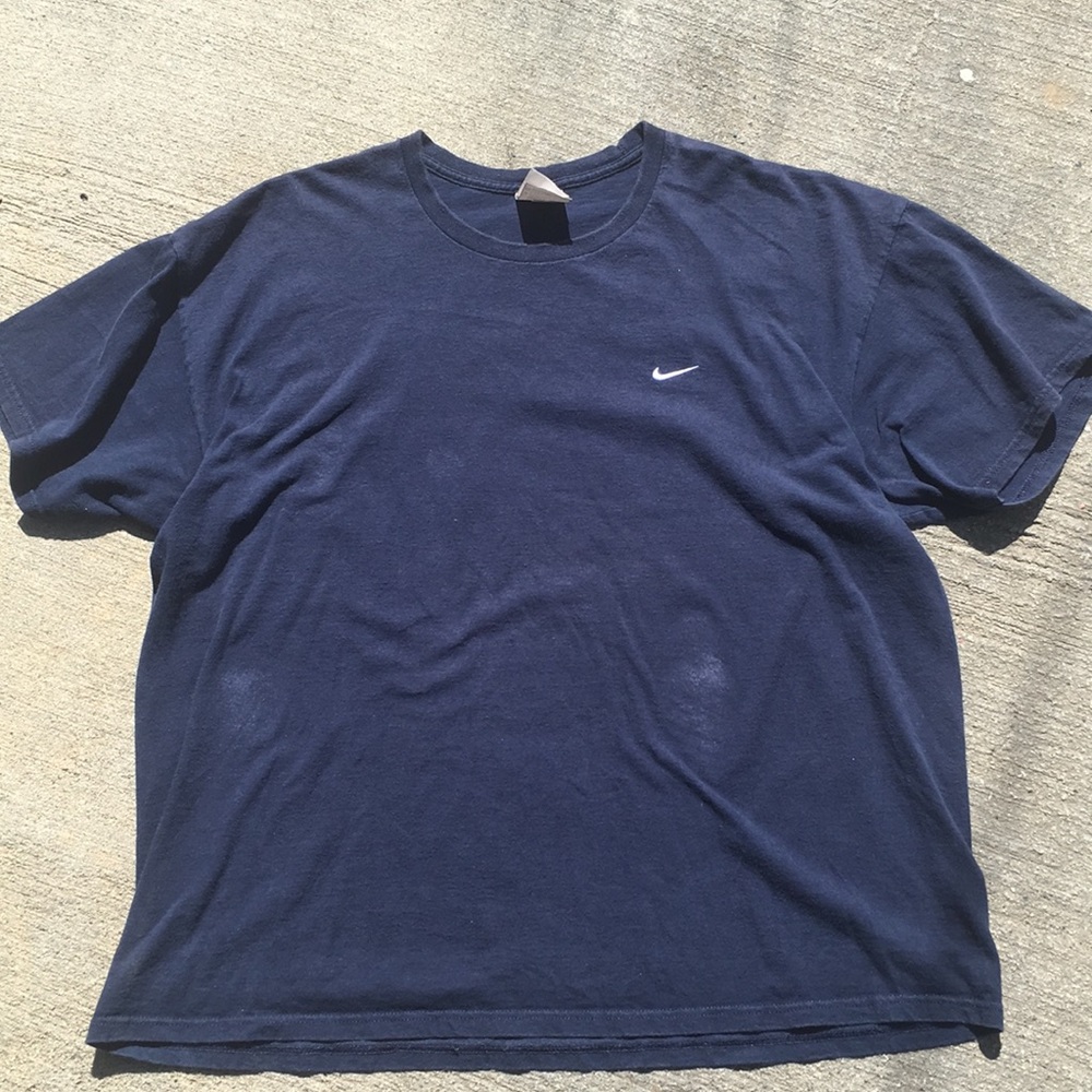 Nike mini swoosh t-shirt navy size xl